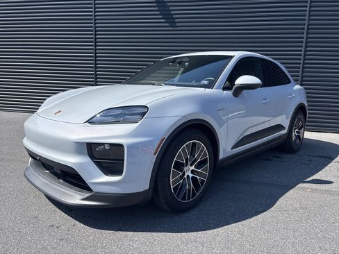 Certified 2025 Porsche Macan Electric image 1
