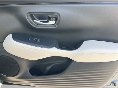 Used 2025 Honda HR-V LX image 32