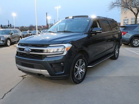 Used 2023 Ford Expedition Max XLT image 2