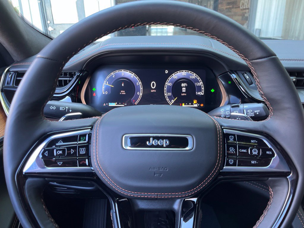 New 2026 Jeep Grand Cherokee Summit w/ Obsidian Package AWD/4WD image 29