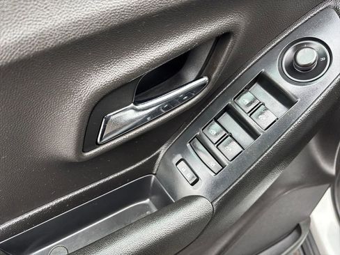 Used 2017 Chevrolet Trax LT w/ LT Convenience Package image 16