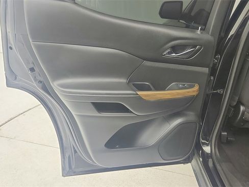 Used 2017 GMC Acadia SLE image 27