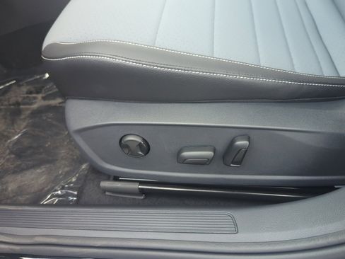 New 2025 Volkswagen Jetta SE image 14