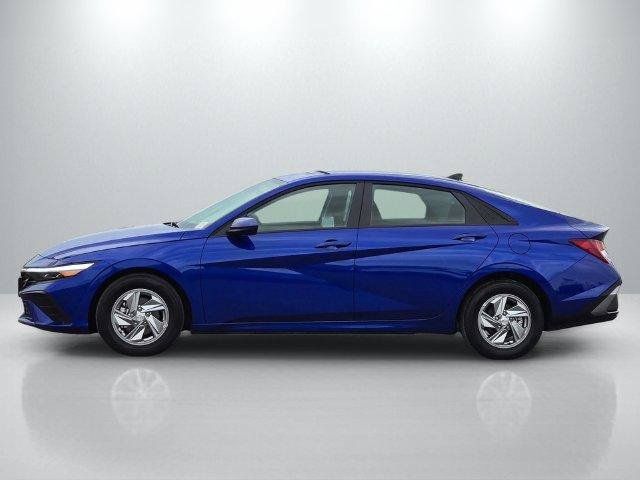 Used 2026 Hyundai Elantra SE FWD image 7