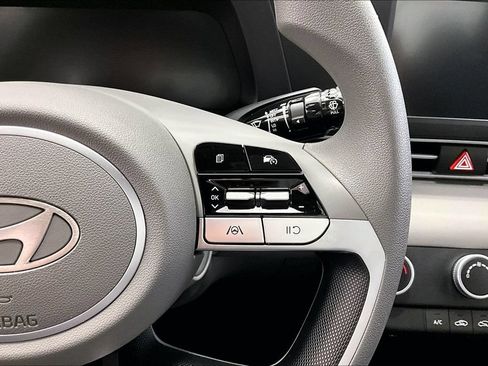 Certified 2024 Hyundai Elantra SE FWD image 21
