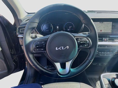 Used 2022 Kia Niro EX FWD image 8