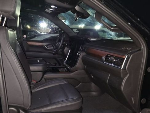 Used 2025 GMC Yukon Denali image 11