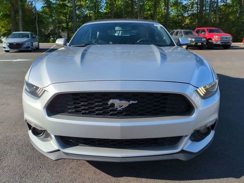 Used 2017 Ford Mustang Premium image 9