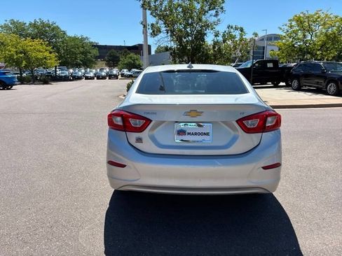 Used 2018 Chevrolet Cruze LT w/ Convenience Package FWD image 5