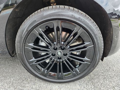 Certified 2024 Land Rover Range Rover SE AWD/4WD image 7