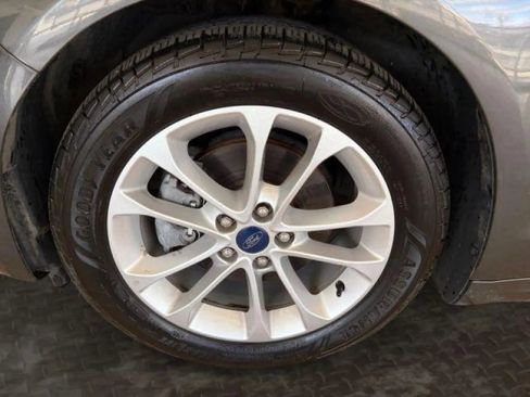 Used 2019 Ford Fusion SE FWD image 29
