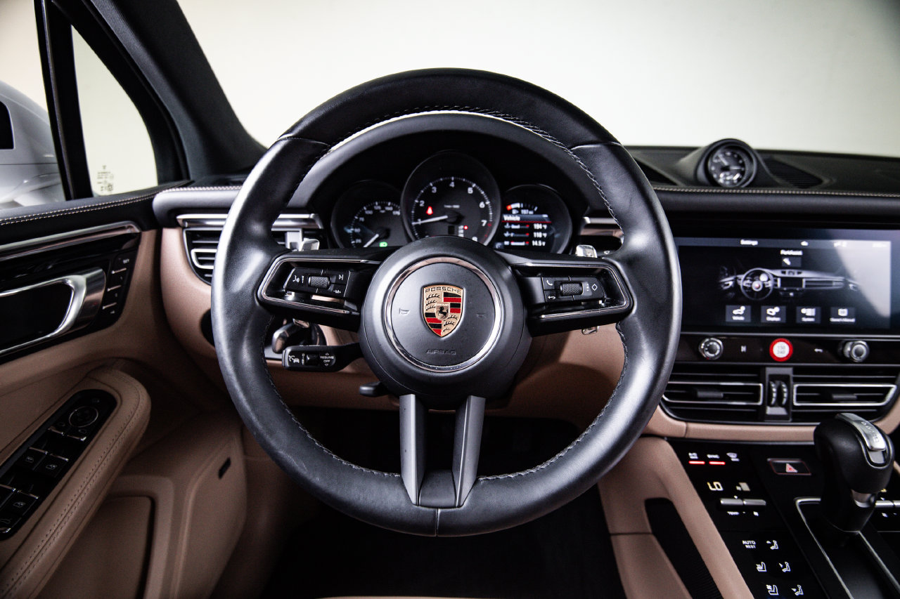 Certified 2023 Porsche Macan AWD/4WD image 26