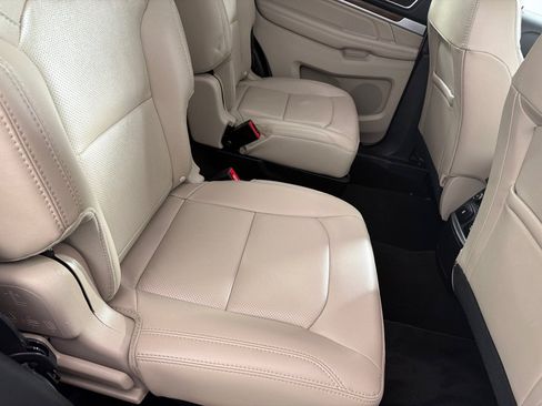 Used 2018 Ford Explorer Limited w/ Equipment Group 301A FWD image 23