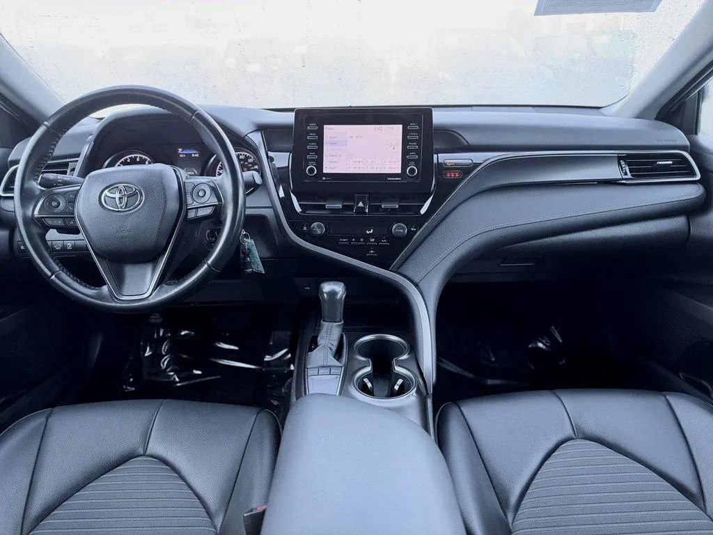 Used 2022 Toyota Camry SE FWD image 11