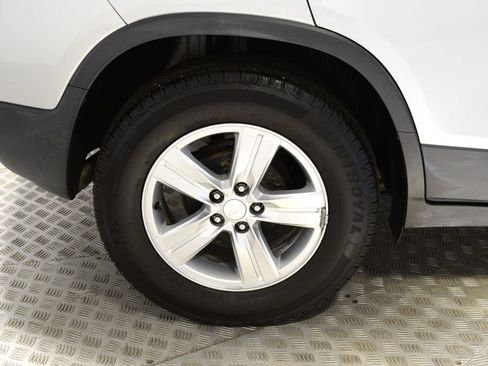 Used 2020 Chevrolet Trax LT FWD image 34