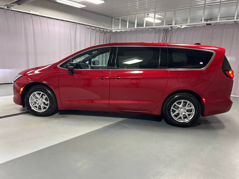New 2027 Chrysler Pacifica Select w/ Family Tech Group FWD image 4