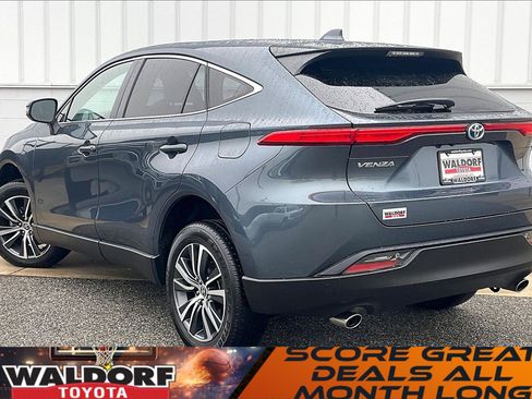 Used 2023 Toyota Venza LE image 15