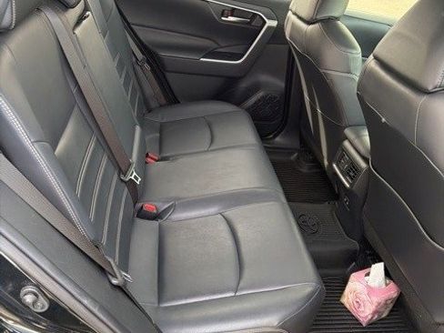 Used 2020 Toyota RAV4 XLE Premium image 5
