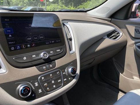 Used 2023 Chevrolet Malibu LT FWD image 34