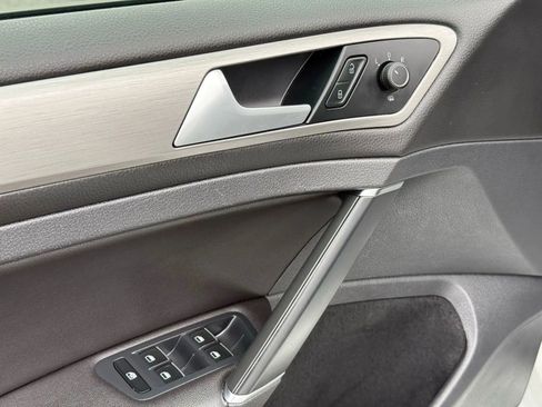 Used 2015 Volkswagen Golf S image 15