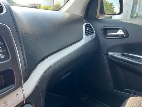 Used 2020 Dodge Journey SE w/ SE Popular Equipment Group FWD image 18