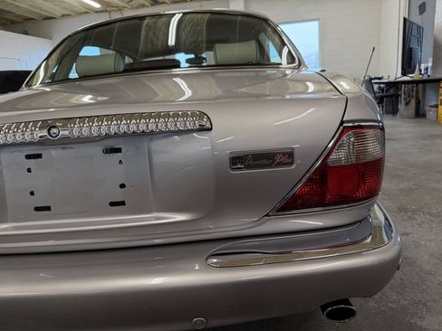 Used 2001 Jaguar XJ Vanden Plas RWD image 6