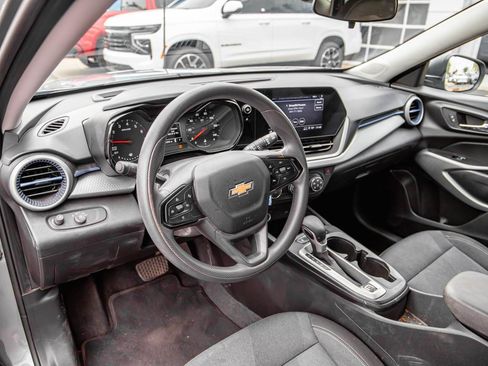 Used 2025 Chevrolet Trax LS FWD image 8