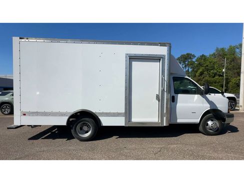 New 2024 Chevrolet Express 3500 Work Van w/ Power Convenience Package image 9