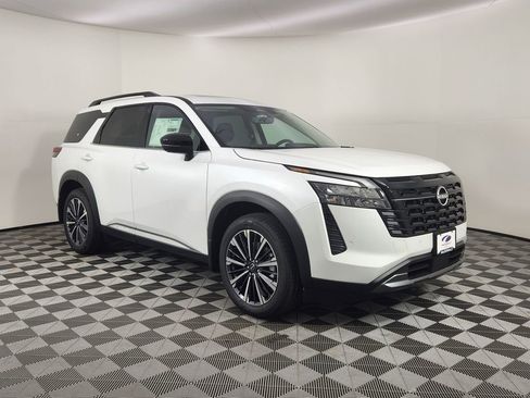 New 2026 Nissan Pathfinder Platinum w/ Cargo Package AWD/4WD image 5