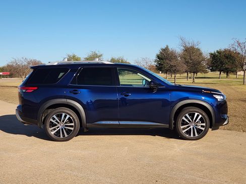 Used 2025 Nissan Pathfinder Platinum w/ Cargo Package image 7