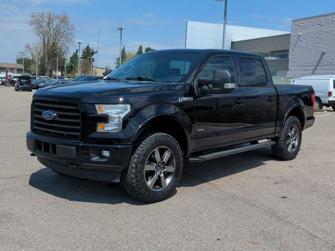 Used 2017 Ford F150 XLT w/ Equipment Group 302A Luxury AWD/4WD image 4