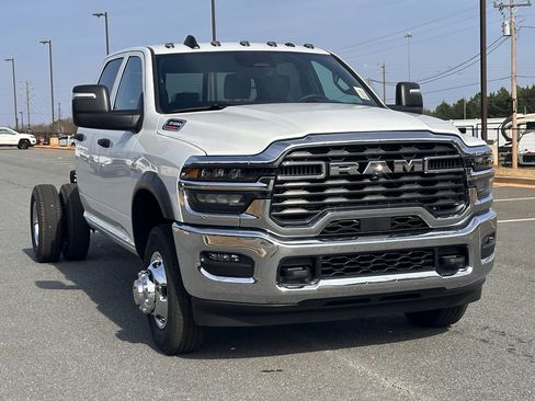 New 2026 RAM 3500 Tradesman AWD/4WD image 4