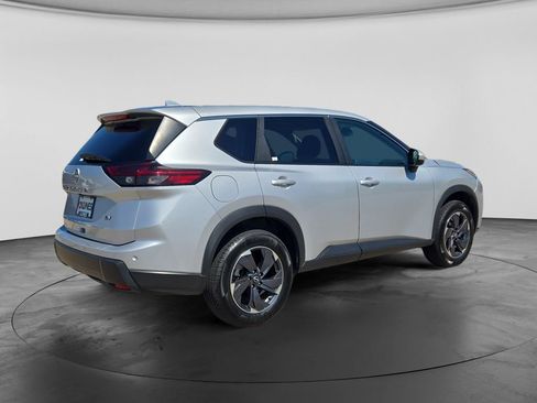 Used 2024 Nissan Rogue SV FWD image 10
