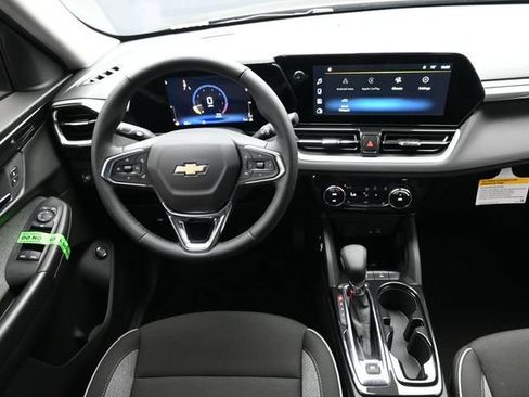 New 2026 Chevrolet TrailBlazer LT w/ Convenience Package FWD image 19