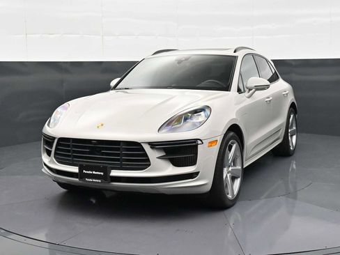 Certified 2020 Porsche Macan Turbo AWD/4WD image 28