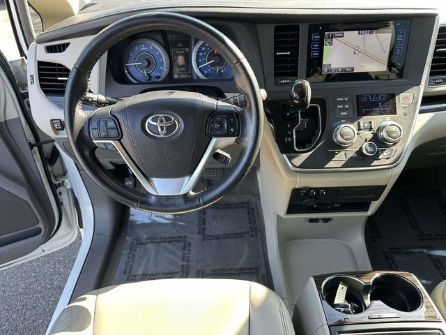 Used 2015 Toyota Sienna XLE Premium FWD image 14