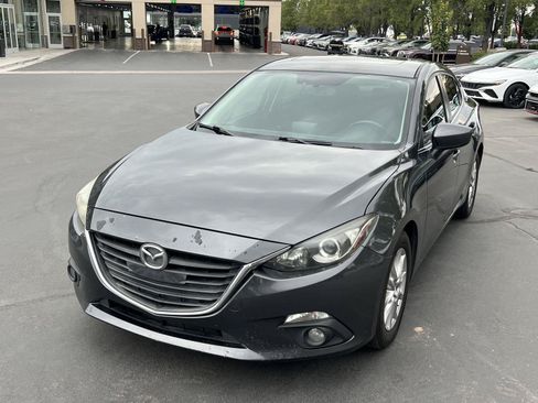 Used 2016 MAZDA MAZDA3 i Touring w/ Popular Equipment Package FWD image 2