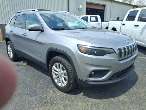 Used 2019 Jeep Cherokee Latitude w/ Popular Appearance Group AWD/4WD image 1