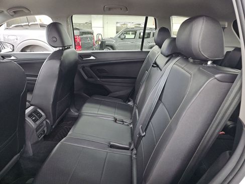 Used 2020 Volkswagen Tiguan SE FWD image 17