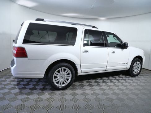 Used 2013 Lincoln Navigator L Base image 9