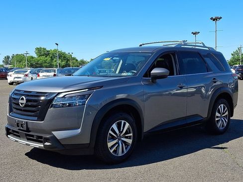 Certified 2023 Nissan Pathfinder SL w/ Black Appearance Package AWD/4WD image 3