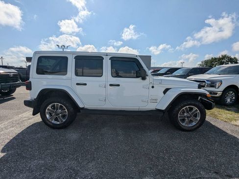Used 2018 Jeep Wrangler Unlimited Sahara AWD/4WD image 2