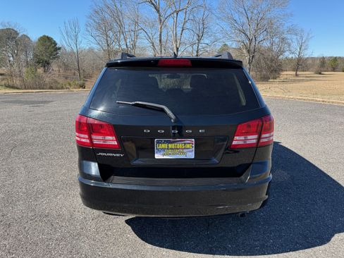 Used 2019 Dodge Journey SE image 4