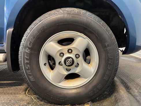 Used 2001 Nissan Frontier SE AWD/4WD image 27