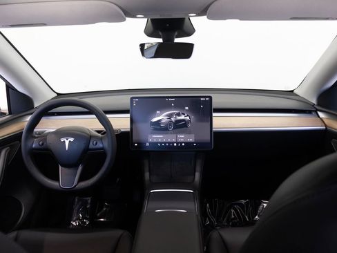 Used 2023 Tesla Model Y Long Range image 23