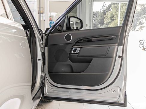 Used 2020 Land Rover Discovery SE image 36