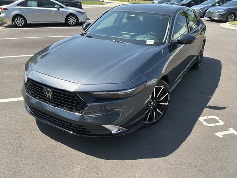 Used 2023 Honda Accord Touring image 5