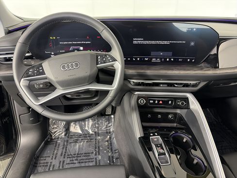 Used 2025 Audi Q5 Premium Plus w/ Premium Plus AWD/4WD image 3