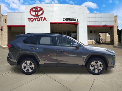 Used 2025 Toyota RAV4 XLE FWD image 4