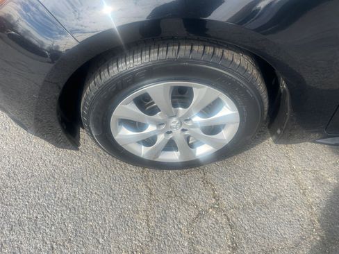 Used 2025 Toyota Corolla LE image 30